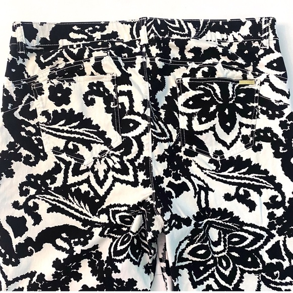 Chico’s So Lifting Abstract Floral Crop Pants Black and White Size 16 - Picture 5 of 11